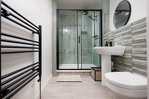 Luxury First Floor 2 bed Apartment