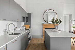 Elliott Terrace by Pureserviced.