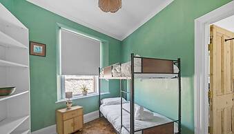 Admiralty Retreat by Pureserviced