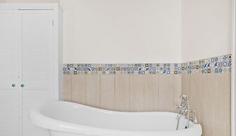 Admiralty Retreat by Pureserviced