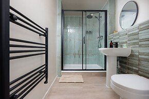 Luxury Ground Floor 2 bed Apartment