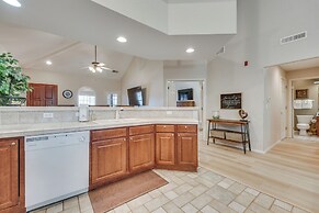 Walk to Branson Strip: Inviting Condo!