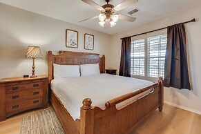 Walk to Branson Strip: Inviting Condo!