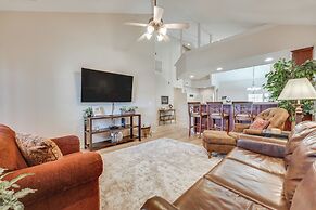 Walk to Branson Strip: Inviting Condo!