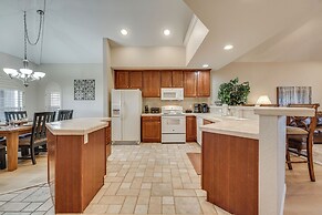 Walk to Branson Strip: Inviting Condo!