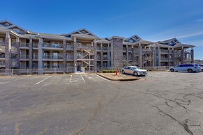 Walk to Branson Strip: Inviting Condo!