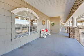 Walk to Branson Strip: Inviting Condo!