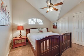 Walk to Branson Strip: Inviting Condo!