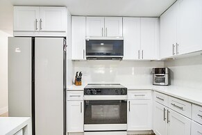 2 Mi to Beach: Home w/ Pool, Grill & More in Largo