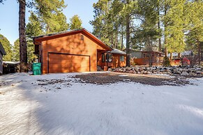 10 Mi to Downtown Flagstaff: Pet-friendly Home