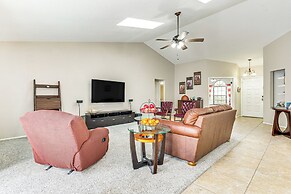 Swim, Golf & Relax: Lovely Home in Lake Mary