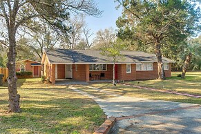 Near Shops & Eats: Home w/ Large Yard in Waycross!