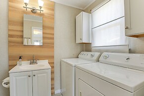 13 Mi to Downtown Baltimore: Quiet Home w/ Porch