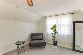 13 Mi to Downtown Baltimore: Quiet Home w/ Porch