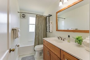 13 Mi to Downtown Baltimore: Quiet Home w/ Porch