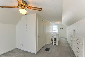 13 Mi to Downtown Baltimore: Quiet Home w/ Porch