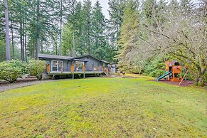 Walk to Lake: Anderson Island Escape w/ Fire Pit