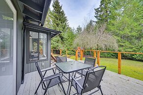 Walk to Lake: Anderson Island Escape w/ Fire Pit