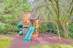 Walk to Lake: Anderson Island Escape w/ Fire Pit