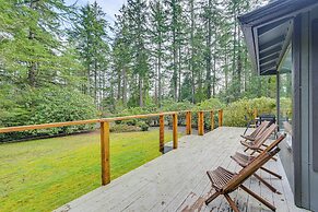 Walk to Lake: Anderson Island Escape w/ Fire Pit