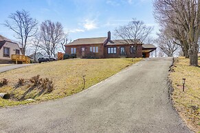 2 Mi to Jmu: Harrisonburg Home w/ Gas Grill