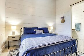 Dock & Panoramic Bay Views: Oconto Retreat!