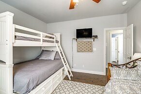 Walk to Colorado River: Needles Gem w/ Pool Access