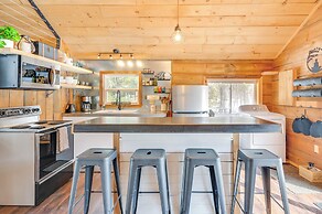 Hike, Fish & Boat: Waterfront Cabin in Ryegate!