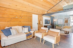 Hike, Fish & Boat: Waterfront Cabin in Ryegate!