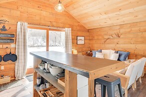 Hike, Fish & Boat: Waterfront Cabin in Ryegate!