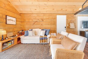 Hike, Fish & Boat: Waterfront Cabin in Ryegate!