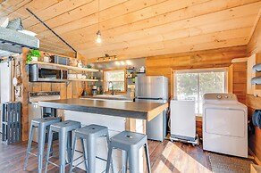 Hike, Fish & Boat: Waterfront Cabin in Ryegate!