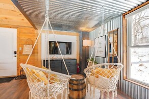 Hike, Fish & Boat: Waterfront Cabin in Ryegate!