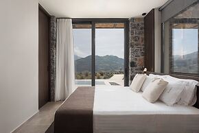 Neromai Cave Luxury Villas