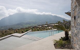 Neromai Cave Luxury Villas