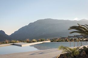 Neromai Cave Luxury Villas