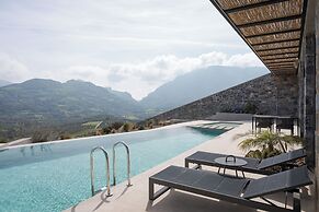 Neromai Cave Luxury Villas