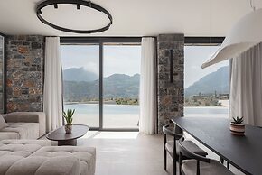 Neromai Cave Luxury Villas