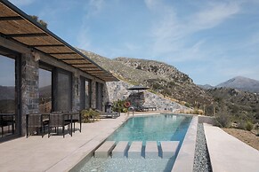 Neromai Cave Luxury Villas