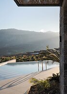 Neromai Cave Luxury Villas