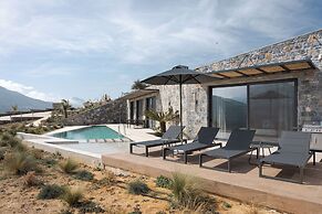 Neromai Cave Luxury Villas