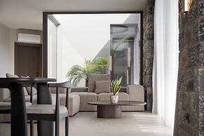 Neromai Cave Luxury Villas