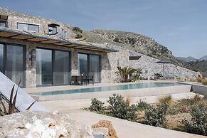 Neromai Cave Luxury Villas