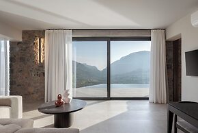 Neromai Cave Luxury Villas