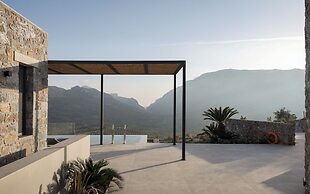 Neromai Cave Luxury Villas