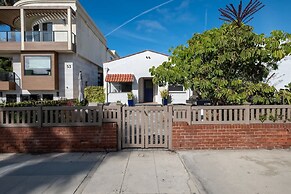 Beachside Bungalow 5 Minute Walk From the Shore