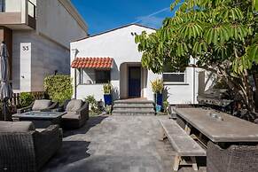 Beachside Bungalow 5 Minute Walk From the Shore