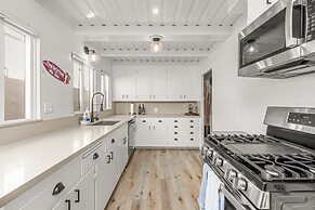 Beachside Bungalow 5 Minute Walk From the Shore