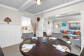 Beachside Bungalow 5 Minute Walk From the Shore