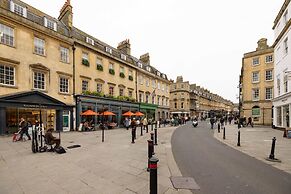 Charming One-bedroom Retreat in Historic Bath